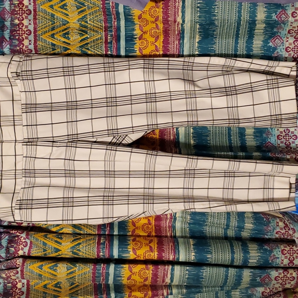 Express Design Studio Editor Capri Pants, 12, White with Black & Grey plaid